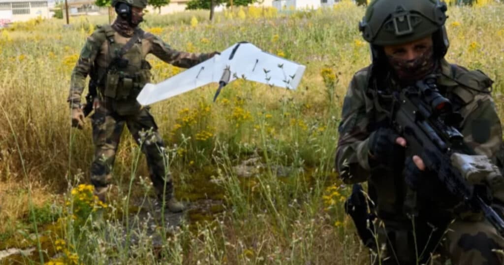 Ucrainenii au primit drone franceze capabile să atace ținte aflate la 25 km distanță. Renault ar putea fabrica UAV-uri în Ucraina.