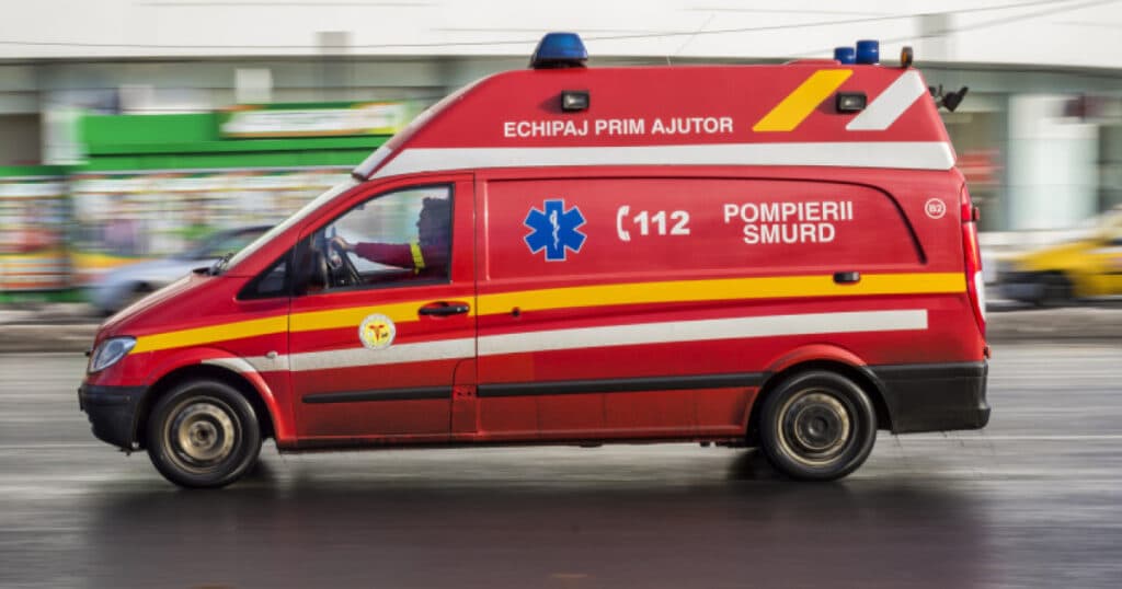 Un lift cu patru persoane, printre care un copil, s-a prăbușit la Timișoara.