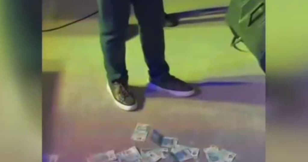Un primar PSD cheltuie bani la o petrecere cu manele de zilele comunei: „30 de milioane de la mine pentru voi, tată-ă-ă, fără număr”