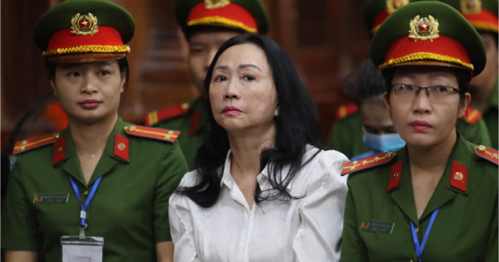 Vietnam renunță la pedeapsa cu moartea pentru 8 infracțiuni. Femeia condamnată pentru cea mai mare fraudă bancară evită execuția.