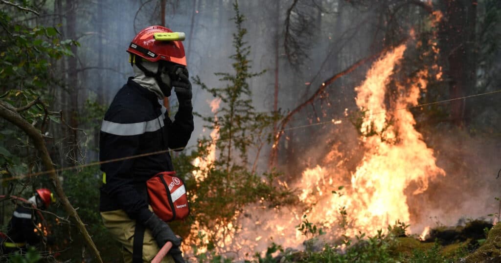Zeci de pompieri români, desfășurați în Franța pentru a susține lupta împotriva incendiilor de vegetație