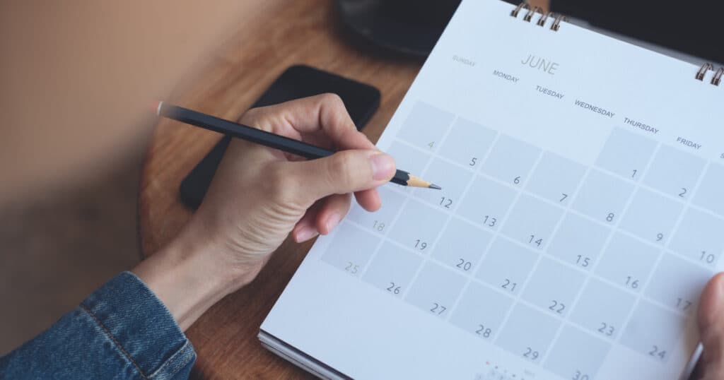 Zile de odihnă în perioada Rusaliilor din 2025. Salariații din România beneficiază de un weekend prelungit.