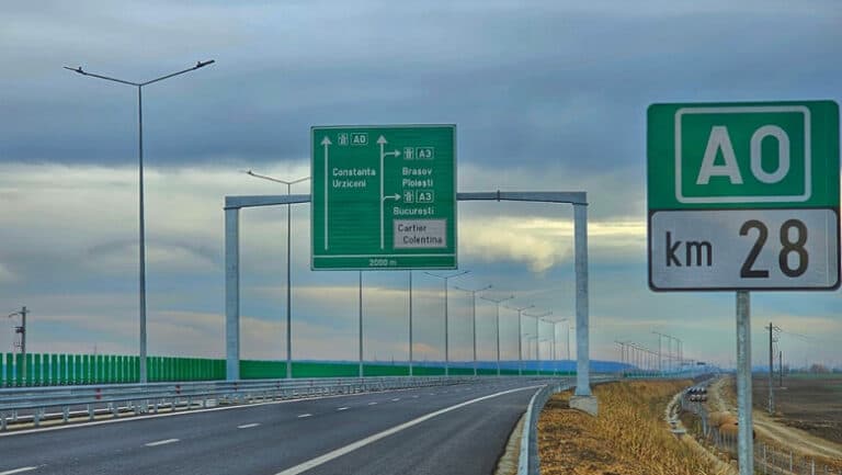 Coliziune pe Centura București: Un tir încărcat cu glucoză s-a răsturnat la Domnești, provocând restricții în trafic.
