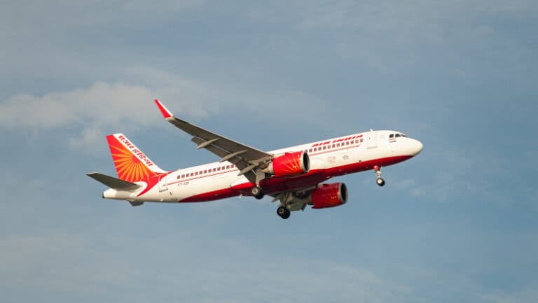Air India, subiectul unui avertisment din partea autorităților pentru falsificarea documentelor și întârzierile în repararea motorului unui Airbus A320.