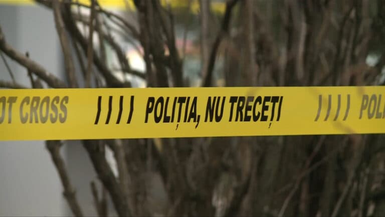 Tragedie în România: O femeie ucisă cu brutalitate în propria locuință, soțul său reținut preventiv, marcând al 30-lea caz de femicid din 2023.
