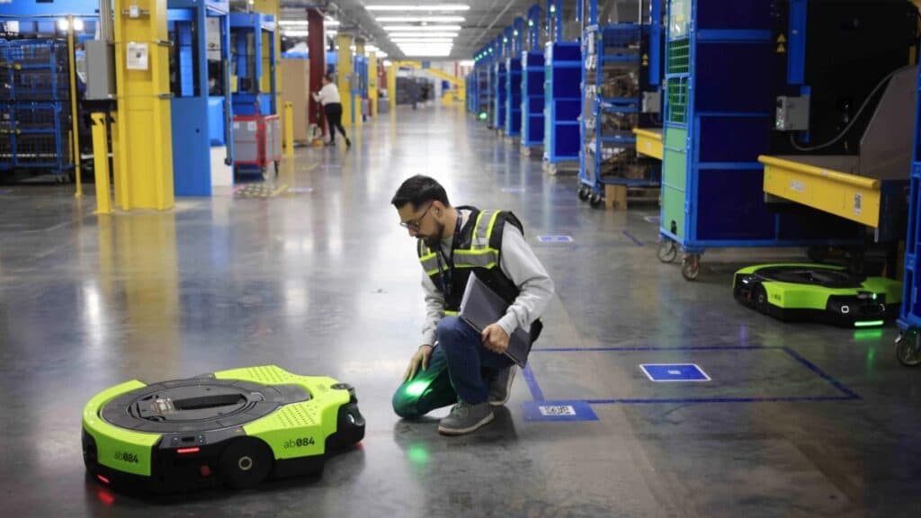 Amazon își lansează robotul cu numărul un milion și dezvăluie un model de inteligență artificială generativă.