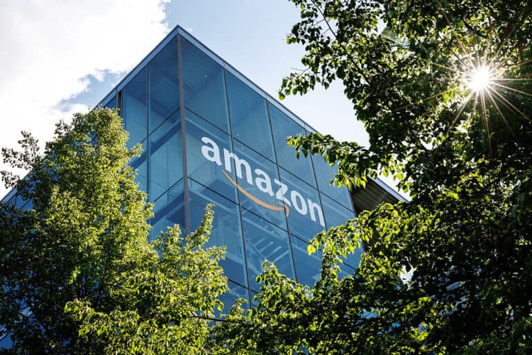 Amazon neagă informațiile conform cărora a crescut prețurile produselor populare după preluarea mandatului de către Trump