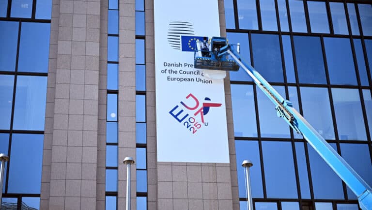 Impactul lui Donald Trump asupra atenuării euroscepticismului în Danemarca: Copenhaga, lider în UE până în 2026.