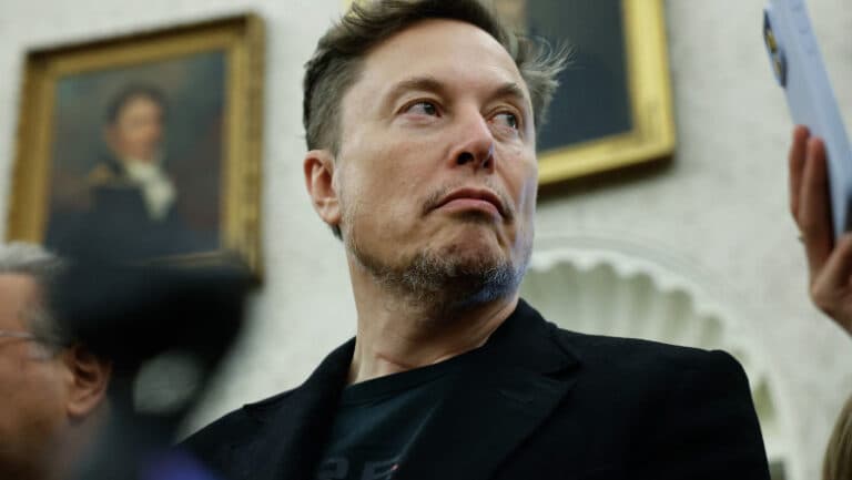 „Elon Musk își asumă provocarea: cum se străduiește să protejeze Tesla de influența lui Donald Trump și de impactul legislației prezidențiale.”