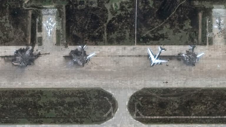 Impactul „Pânzei de păianjen” asupra Ucrainei: mai mult decât distrugerea avioanelor, a redefinit frontul pe aeroporturile considerate sigure.