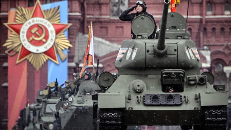 Declinul drastic al stocurilor rusești de armament sovietic și ascensiunea dependenței de partenerii asiatici: China și Coreea de Nord