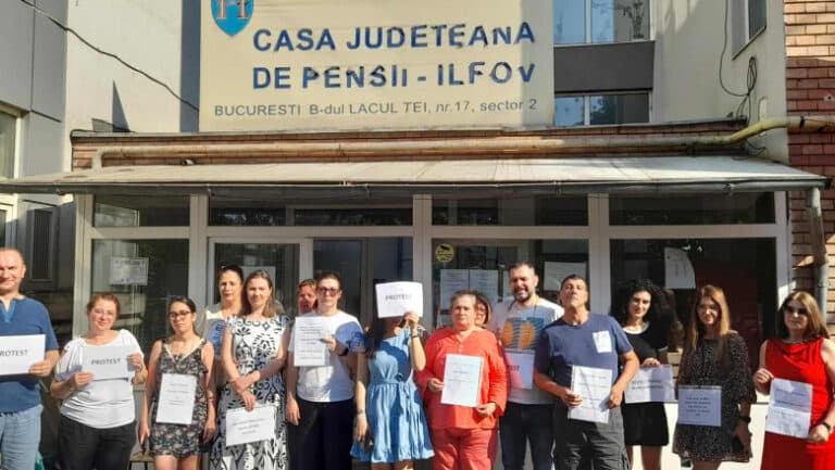 Protest al angajaților de la Casele de Pensii și Ministerul Investițiilor Europene împotriva reducerii veniturilor.