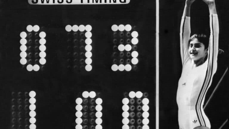 O jumătate de secol de la prima notă maximă în gimnastică: Nadia Comăneci strălucește la Montreal, pe 18 iulie 1976.