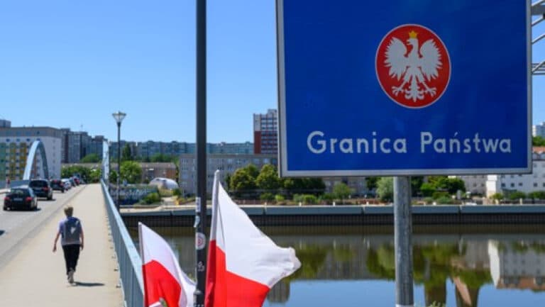 Polonia mobilizează 5.000 de soldați pentru întărirea securității la granița cu Germania.