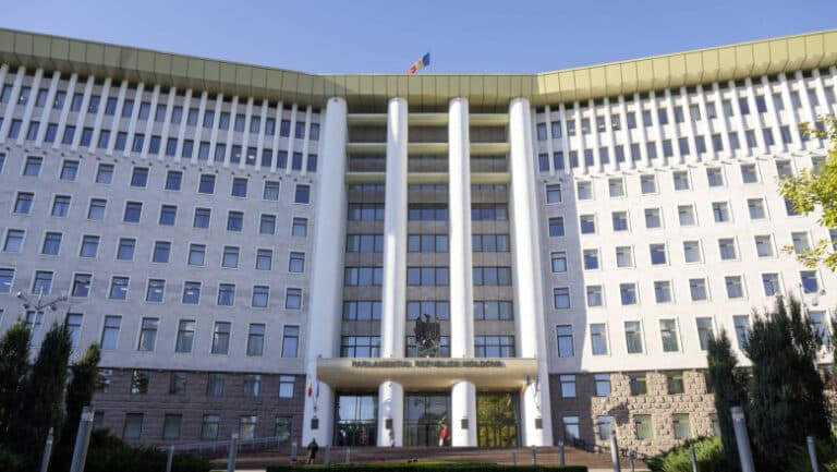 AUR își aduce contribuția la alegerile din Republica Moldova. Simion transmite un mesaj important la conferința „Fă Europa Mare din Nou” de la Chișinău
