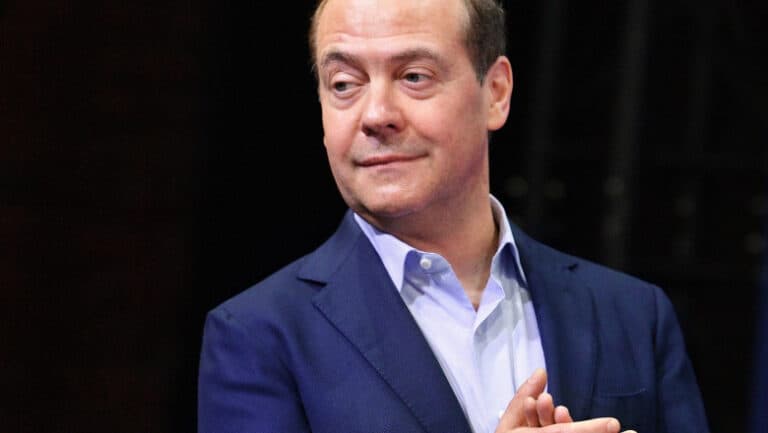 Îndemnul lui Dmitri Medvedev către Donald Trump: o amenințare de conflict iminent