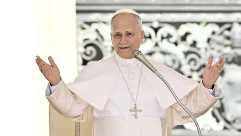 Îndemnul Papei Leon al XIV-lea: Riscăm să ne îmbolnăvim din cauza „supraîncărcării” legăturilor digitale