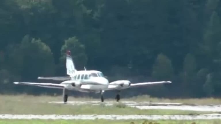 Avionul de mică capacitate s-a prăbușit în Austria, provocând moartea a cel puțin două persoane.