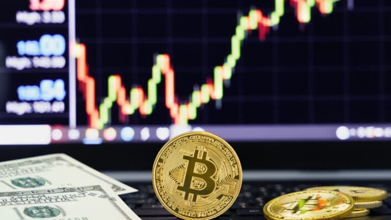 Bitcoin stabilește un nou vârf istoric. Ce opțiuni aleg investitorii în lumea criptomonedelor?
