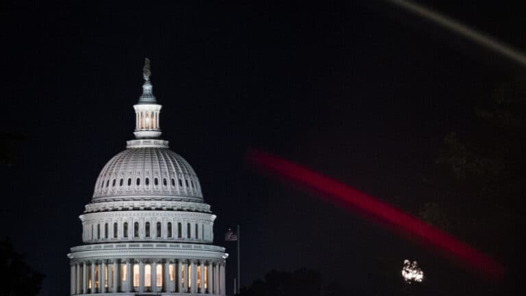 Impedimente nocturne în Congresul American pentru votul legii grandioase propuse de Donald Trump. „Ce doriți să demonstrați?”