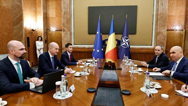 Bolojan a purtat discuții cu experții de la Standard & Poor’s despre reformele fiscale implementate de guvern.