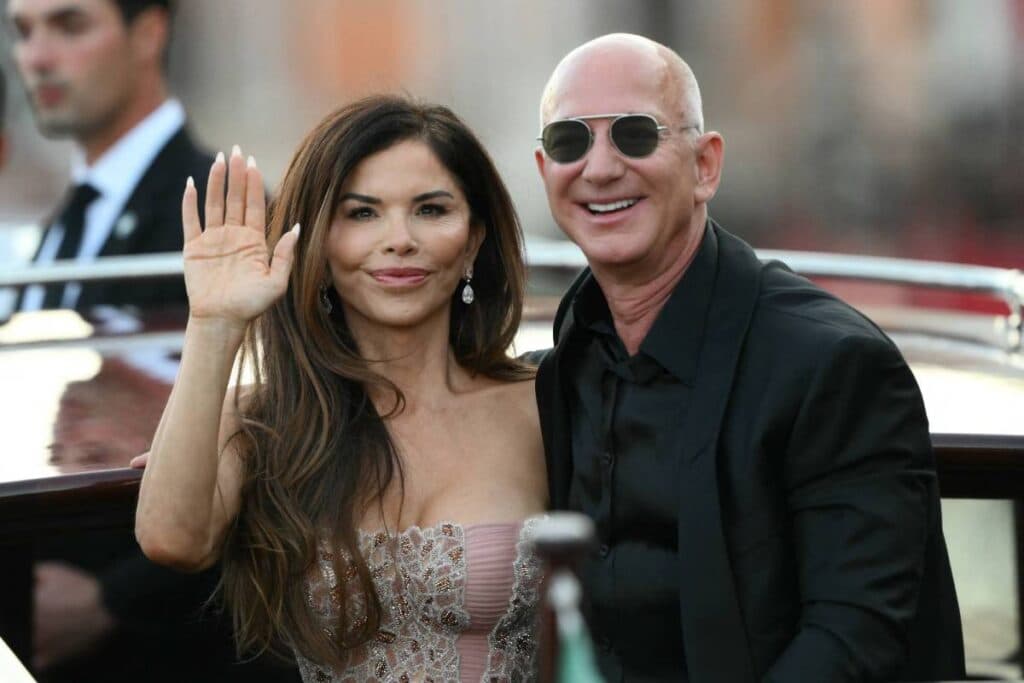 Bookshop.org ironizează invitația la nunta lui Jeff Bezos în cadrul unei campanii anti-Ziua Prime.