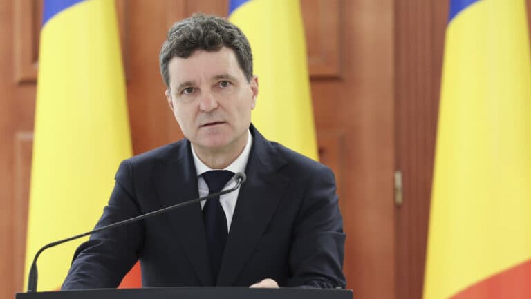 În ce măsură mai cred românii în Nicușor Dan și George Simion după aproape două luni de la alegeri? Ce lider politic le pune în pericol poziția?