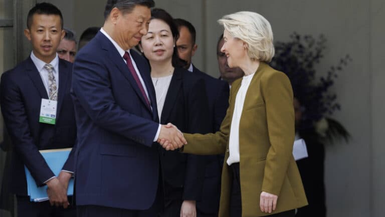 China răspunde cu măsuri restrictive Uniunii Europene după interzicerea participării la licitații de 60 de miliarde de euro: „Suntem constrânși să acționăm.”