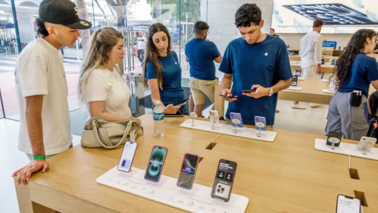 China cedează titlul de lider în exportul de smartphone-uri către SUA: care țară a preluat conducerea cu o creștere impresionantă?