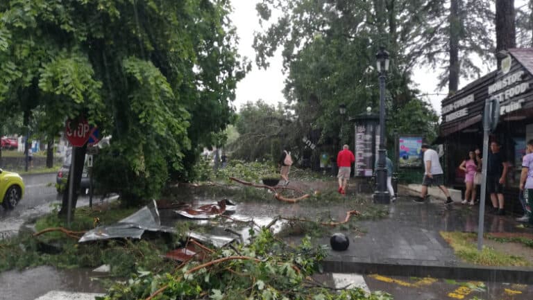 Climatolog: Furtuna intensă din Sinaia a fost o raritate, iar fenomenele extreme se vor amplifica.
