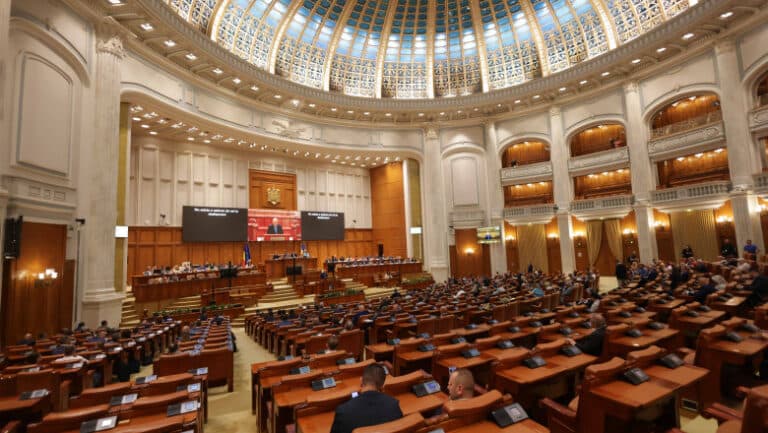 Coaliția a descoperit o soluție ingenioasă pentru reducerea subvențiilor partidelor, păstrând în același timp fondurile la un nivel considerabil.