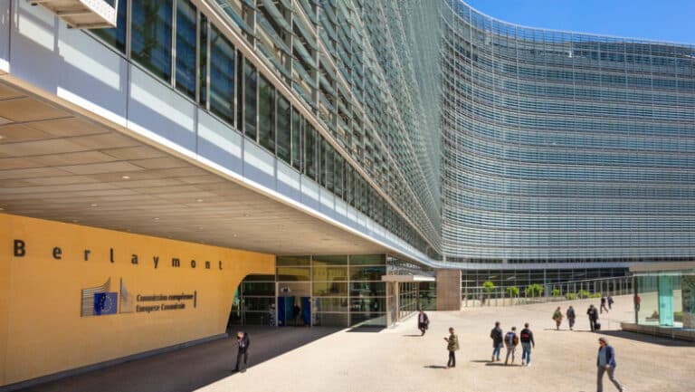 Comisia Europeană propune o colaborare între miniștrii Apărării din UE pentru a pregăti răspunsul la viitoarele crize sanitare.