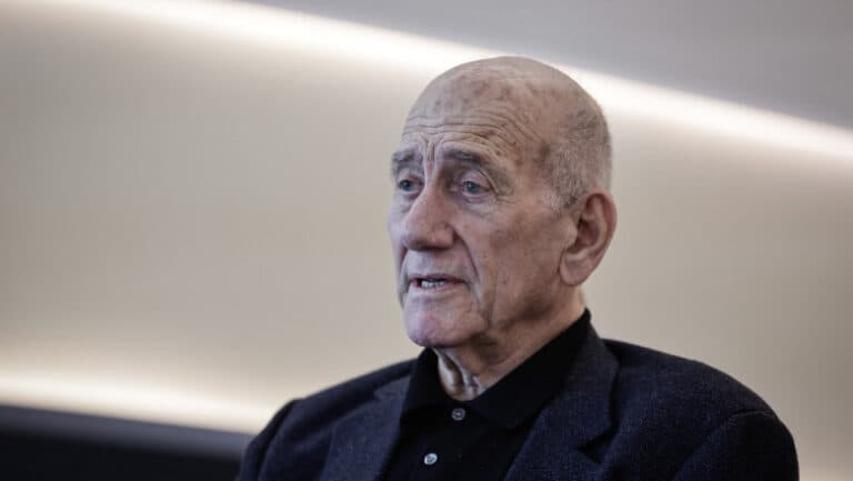 Gaza în criză: Fostul premier israelian Ehud Olmert avertizează că „orașul umanitar” ar putea deveni un „lagăr de concentrare”.