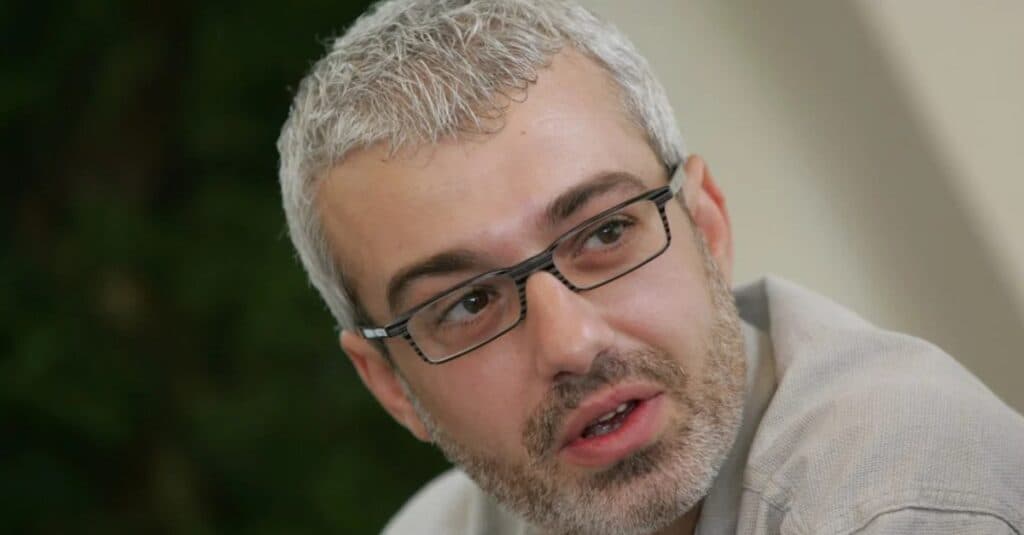 Cine a fost muzeța care i-a deschis lui Cătălin Crișan drumul spre succesul artistic: „M-a surprins cântând la pian”?