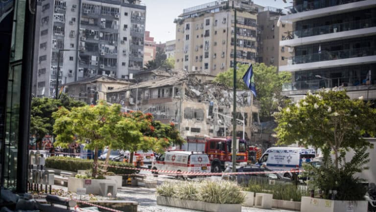 Strategia surprinzătoare a Iranului în fața sistemului de apărare antiaeriană israelian.