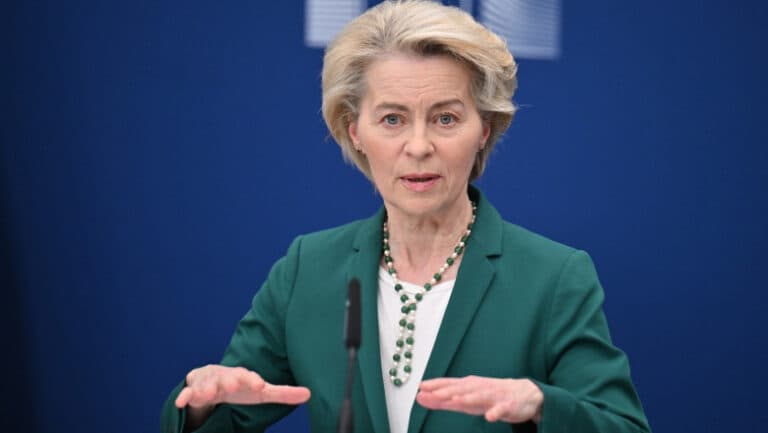 Cum s-au pronunțat eurodeputații români asupra moțiunii împotriva Ursulei von der Leyen?
