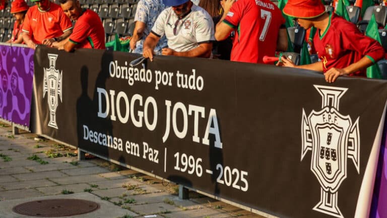 Află numele real al lui Diogo Jota, starul portughez care a pierdut viața într-un tragic accident rutier.