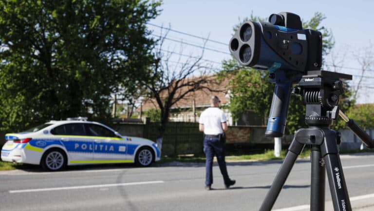 Percepția românilor asupra regulilor de circulație: Un șofer din cinci crede că depășirea vitezei legale nu duce la accidente.