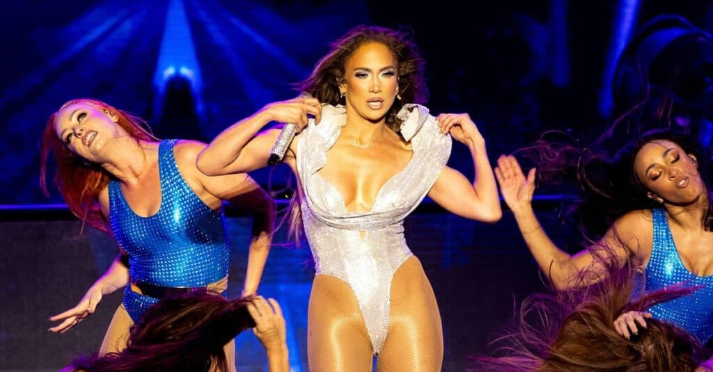 Cum reușește Jennifer Lopez să strălucească pe scenă și să-și mențină forma impecabilă la 56 de ani?