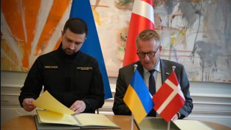Danemarca și Ucraina stabilesc parteneriate pentru crearea de fabrici de armament pe pământ danez.