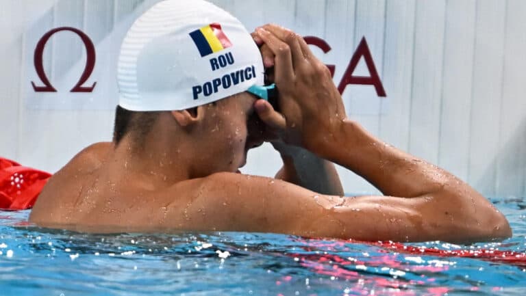 David Popovici se retrage din competiția de 50 de metri liber la Campionatele Mondiale de Natație din Singapore