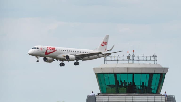Colaps tehnic în controlul traficului aerian din Marea Britanie: Aeroporturi afectate masiv