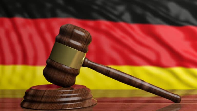 „Medic condamnat la Berlin pentru asasinarea a 15 pacienți, investigat în alte 96 de cazuri de decese suspecte.”