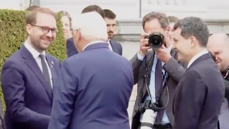 Dominic Fritz dezvăluie motivele prezenței sale alături de Nicușor Dan în delegația care a vizitat Germania.