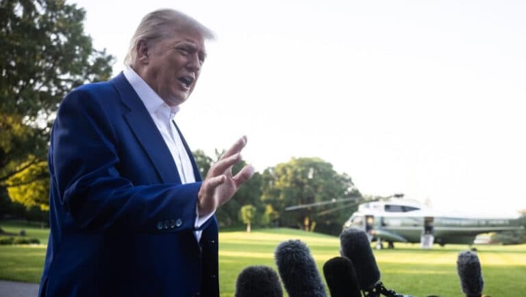 Donald Trump acuză administrația Biden pentru livrările masive de arme către Ucraina: „Ne-a dezarmat națiunea”. Ce declarații face despre conversația cu Vladimir Putin?