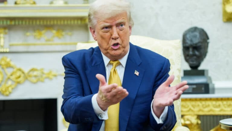 Donald Trump anunță impunerea de taxe pentru 150 de națiuni mici „dintr-o mișcare decisivă”.