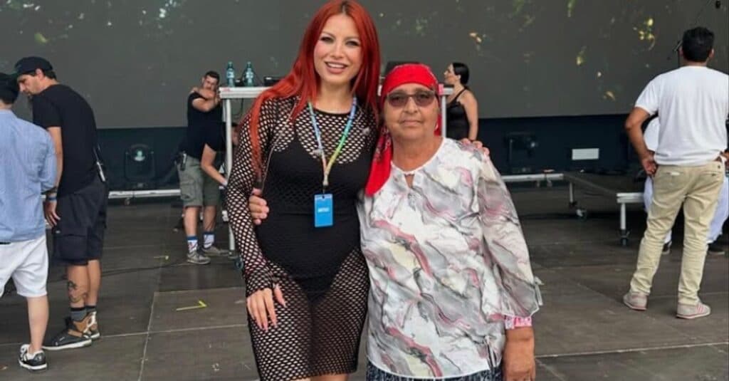 Elena Gheorghe și Tanti Mioara de la Vărbilău, un spectacol electrizant la Electric Castle! „M-am bucurat să văd oamenii dansând în hore.”