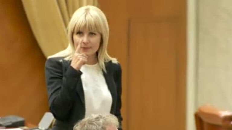 Elena Udrea, la ieșirea din închisoare: „Chiar dacă aș fi avut informații pentru procurori, nu le-aș fi dezvăluit niciodată. Onoarea există în această lume.”