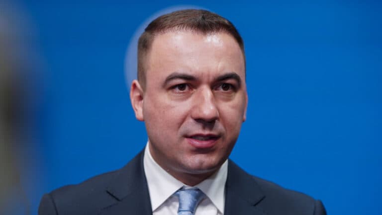 10% supliment salarial pentru conducerea unei companii de stat cu femei în funcții de conducere. Ministrul: „A fost o decizie absurdă.”