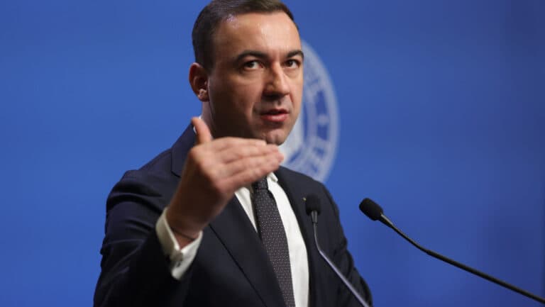 Reacția ministrului Energiei la întrebarea despre donarea a 20% din salariu către stat, lunar.